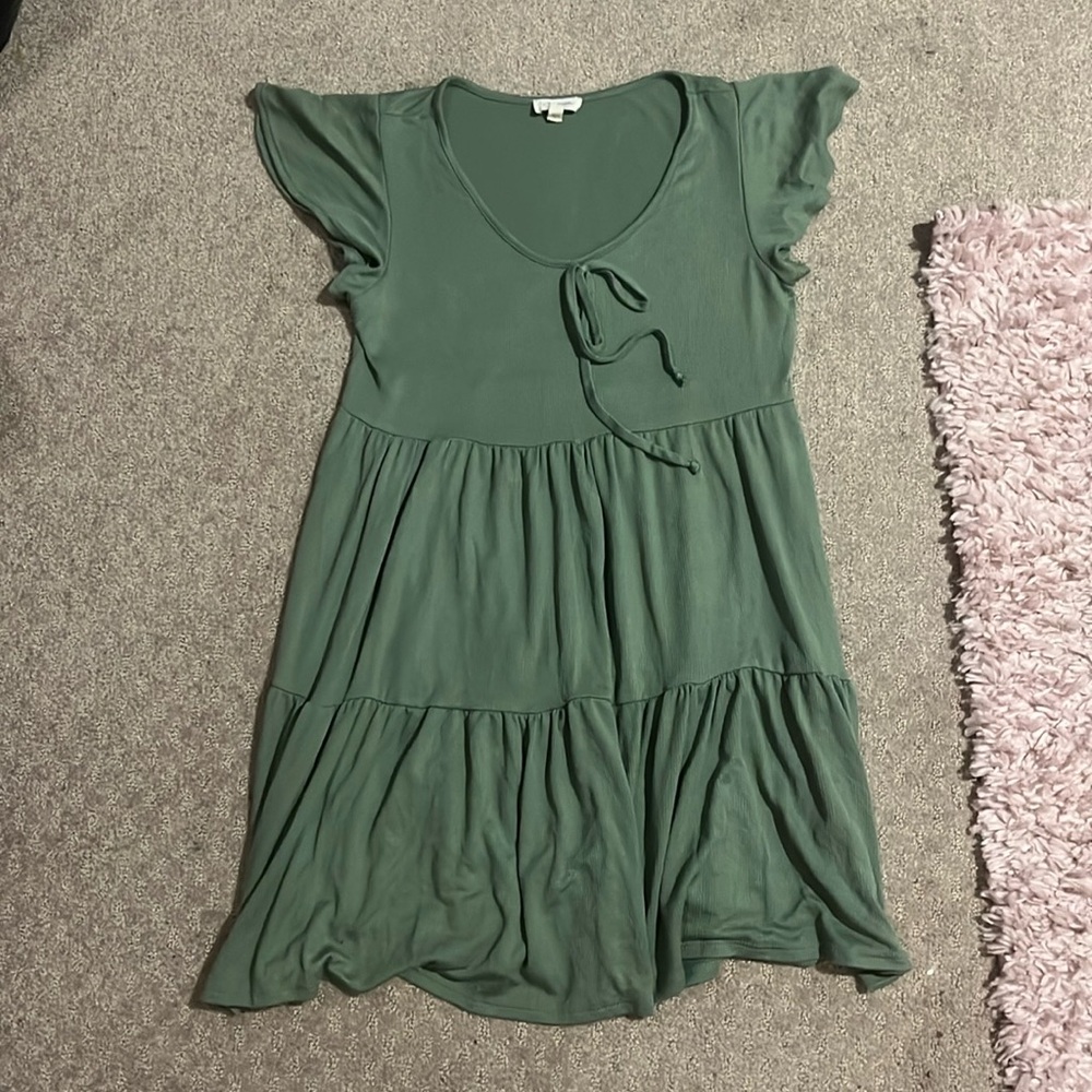 Women’s large, barely worn, loose fit sundress! Willing  to negotiate price😁